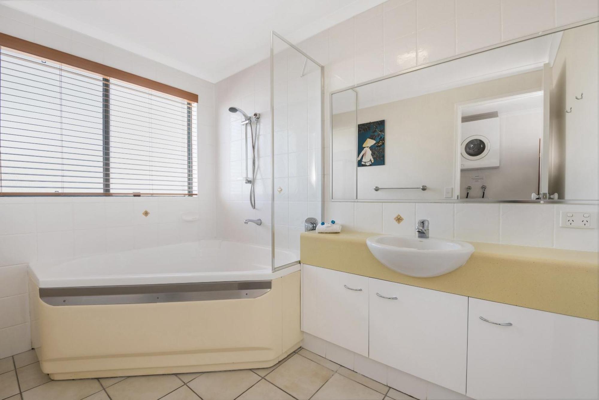 Sunshine Towers Boutique Aparthotel 3*